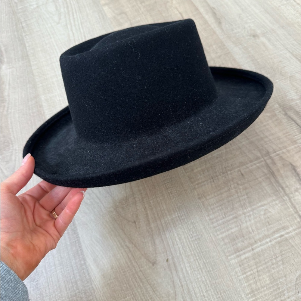Classic Black brimmed Gigi Pip hat